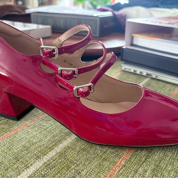 Red Patent Faux-Leather Women's Mary Jane Heels - Picture 2 of 3